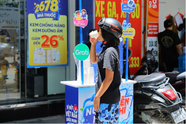 Nắng n&oacute;ng cực đoan, Long Ch&acirc;u thần tốc mở hơn 1.000 trạm giải nhiệt tr&ecirc;n to&agrave;n quốc tiếp sức cộng đồng - Ảnh 6.