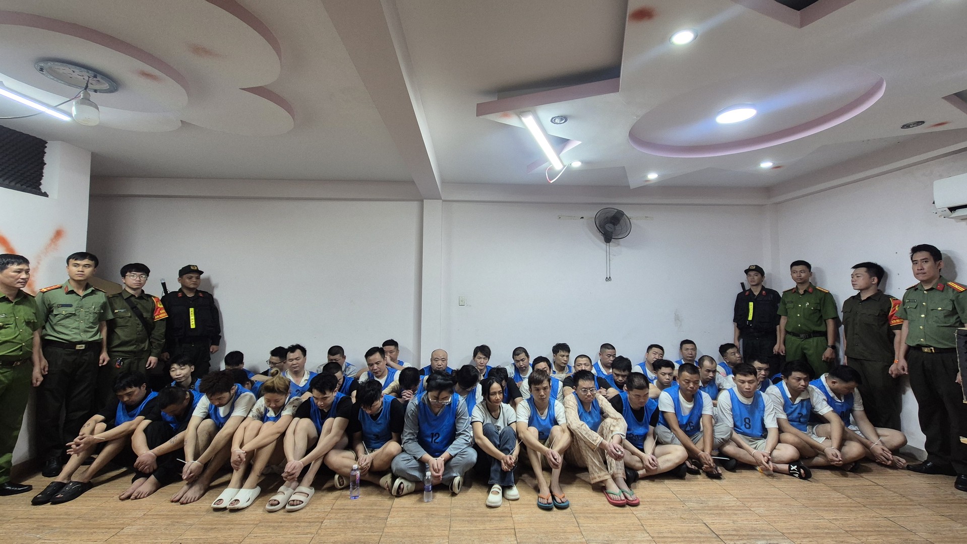 Bắt tạm giam Trương Thị B&iacute;ch Tr&acirc;m trong vụ c&ocirc;ng xưởng lừa đảo tại TPHCM - Ảnh 1.