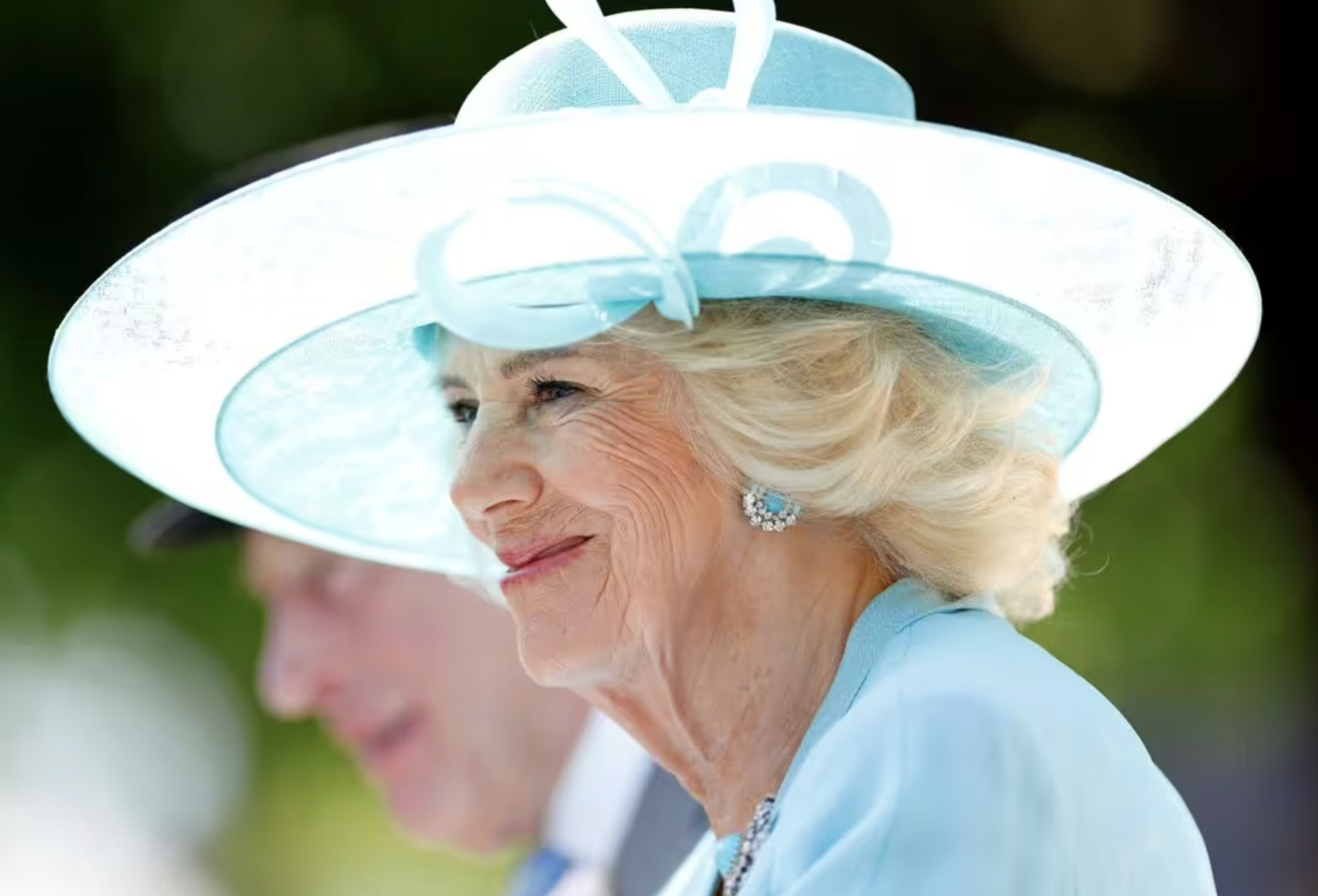 Vương hậu Camilla vắng mặt khi Harry v&agrave; Meghan trở về: Điều g&igrave; đang xảy ra? - Ảnh 3.