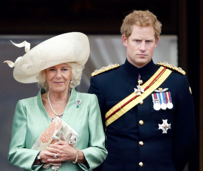 Vương hậu Camilla vắng mặt khi Harry v&agrave; Meghan trở về: Điều g&igrave; đang xảy ra? - Ảnh 2.