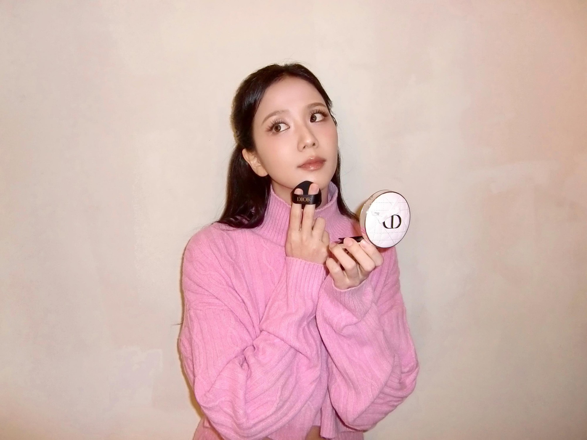 Jisoo (BLACKPINK) v&ocirc; tư lộ mặt thật, qu&ecirc;n lu&ocirc;n m&igrave;nh l&agrave; ai khi &ldquo;d&igrave;m h&agrave;ng&rdquo; bạn th&acirc;n nổi tiếng- Ảnh 4.