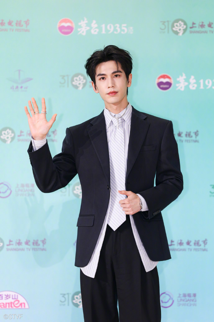 Thảm đỏ hot nhất h&ocirc;m nay: Dương Mịch - Dương Tử đọ sắc g&acirc;y cấn, Ti&ecirc;u Chiến xuống cấp trầm trọng khiến cả MXH ph&aacute;t hoảng - Ảnh 11.