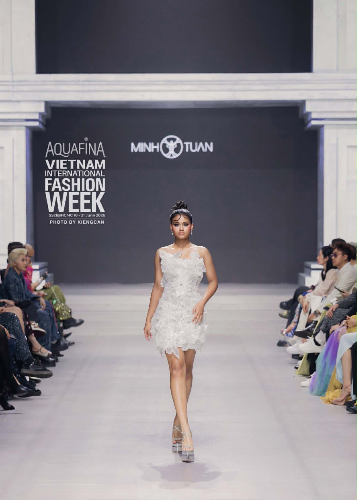 Laisha D.A.M. tỏa s&aacute;ng tại Vietnam International Fashion Week 2026: Hậu trường đầy cảm hứng - Ảnh 5.