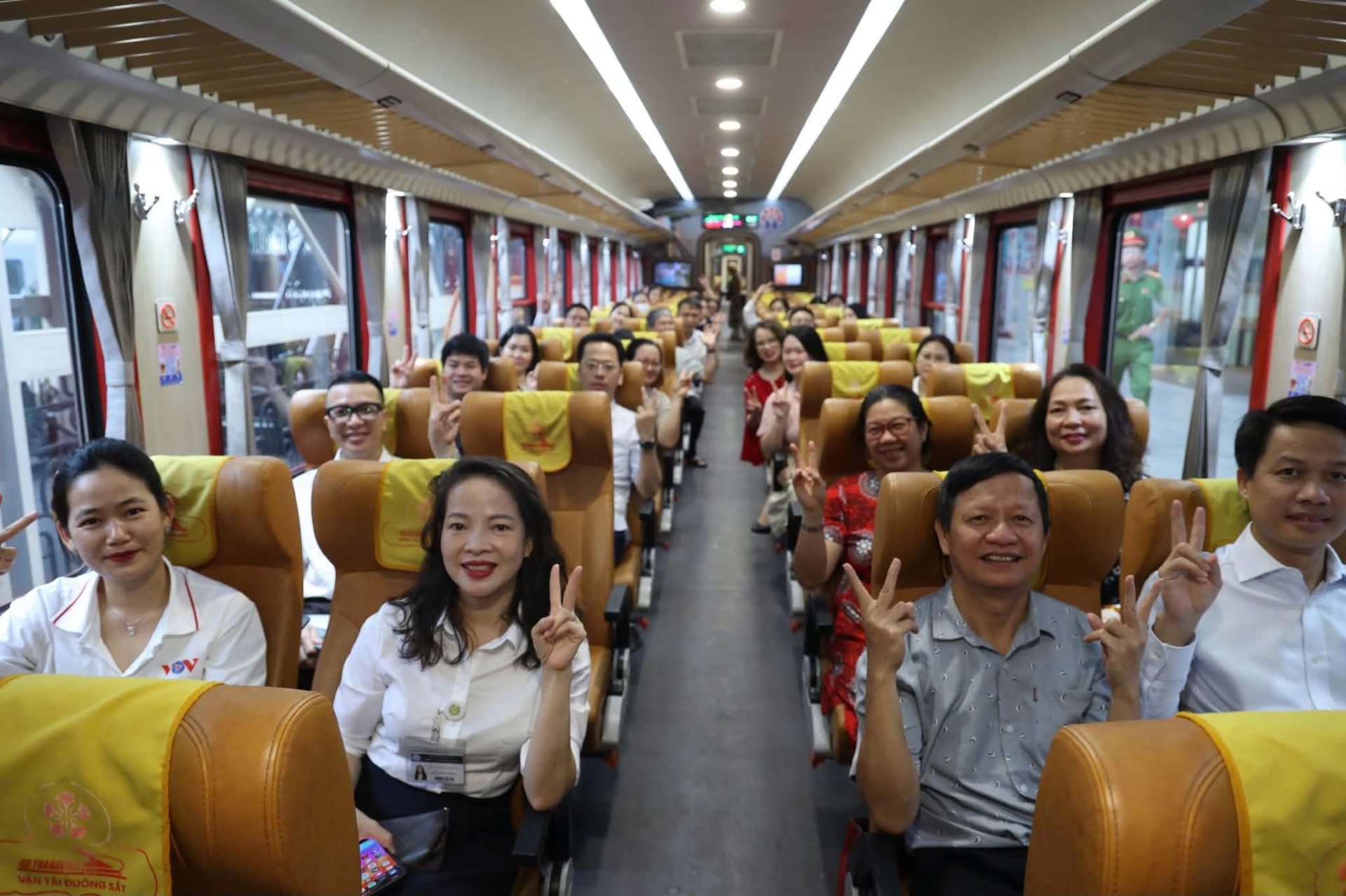 Đo&agrave;n t&agrave;u Bạch Mai mang y tế chất lượng cao đến người d&acirc;n - Ảnh 3.