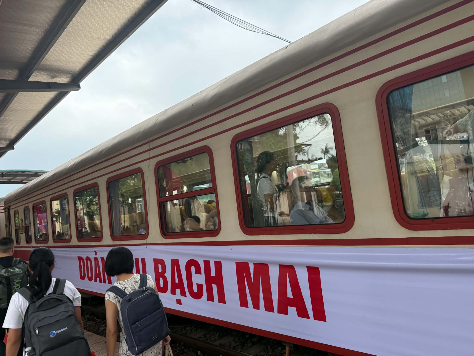 Đo&agrave;n t&agrave;u Bạch Mai mang y tế chất lượng cao đến người d&acirc;n - Ảnh 5.
