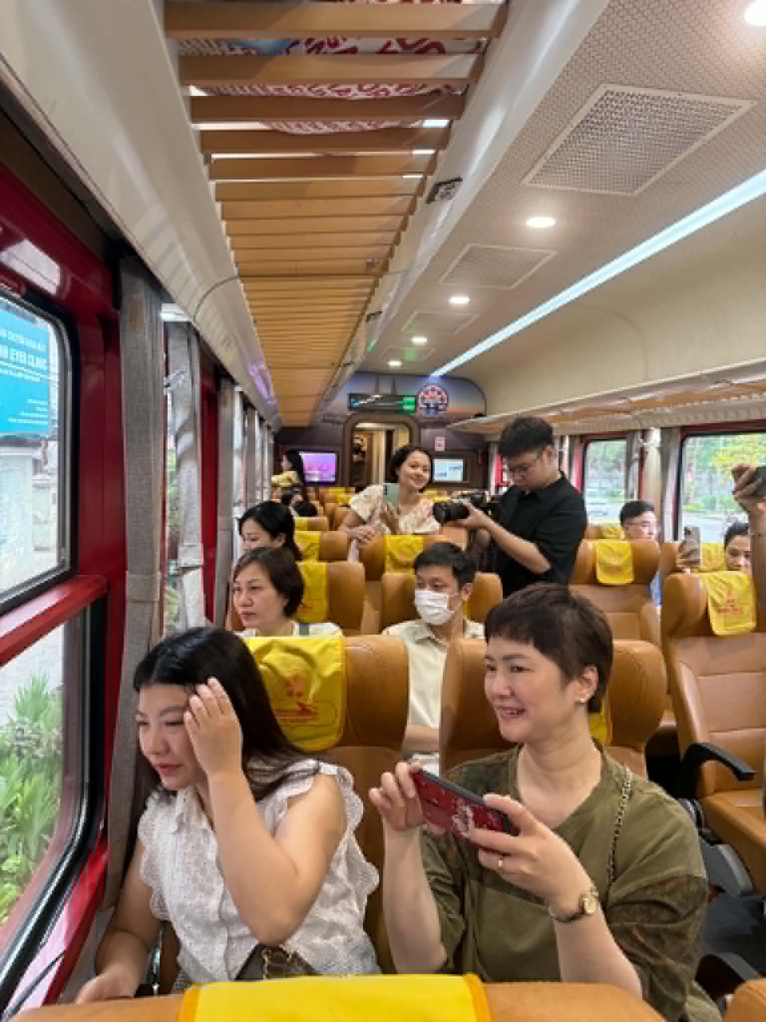 Đo&agrave;n t&agrave;u Bạch Mai mang y tế chất lượng cao đến người d&acirc;n - Ảnh 8.