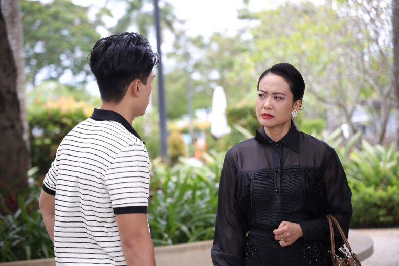 Hậu trường Hồng &Aacute;nh: Nữ diễn vi&ecirc;n đắt show nhất Việt Nam năm 2026 - Ảnh 6.