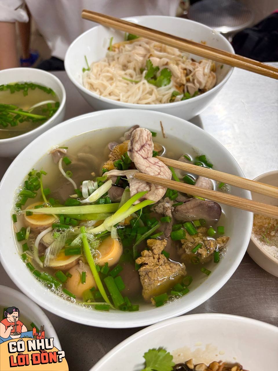 Phở g&agrave; H&agrave;ng H&ograve;m kh&ocirc;ng cần c&uacute;p Michelin vẫn thu h&uacute;t thực kh&aacute;ch đ&ocirc;ng đ&uacute;c mỗi ng&agrave;y - Ảnh 16.