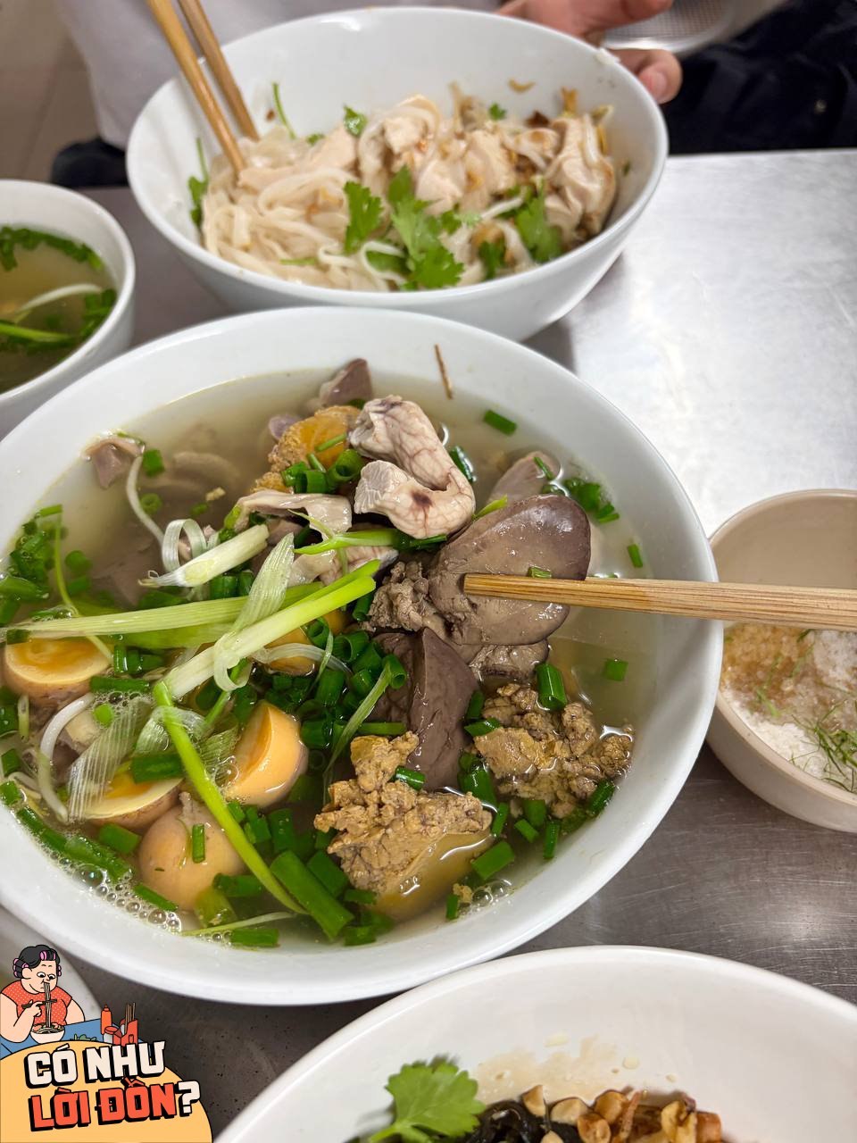 Phở g&agrave; H&agrave;ng H&ograve;m kh&ocirc;ng cần c&uacute;p Michelin vẫn thu h&uacute;t thực kh&aacute;ch đ&ocirc;ng đ&uacute;c mỗi ng&agrave;y - Ảnh 17.