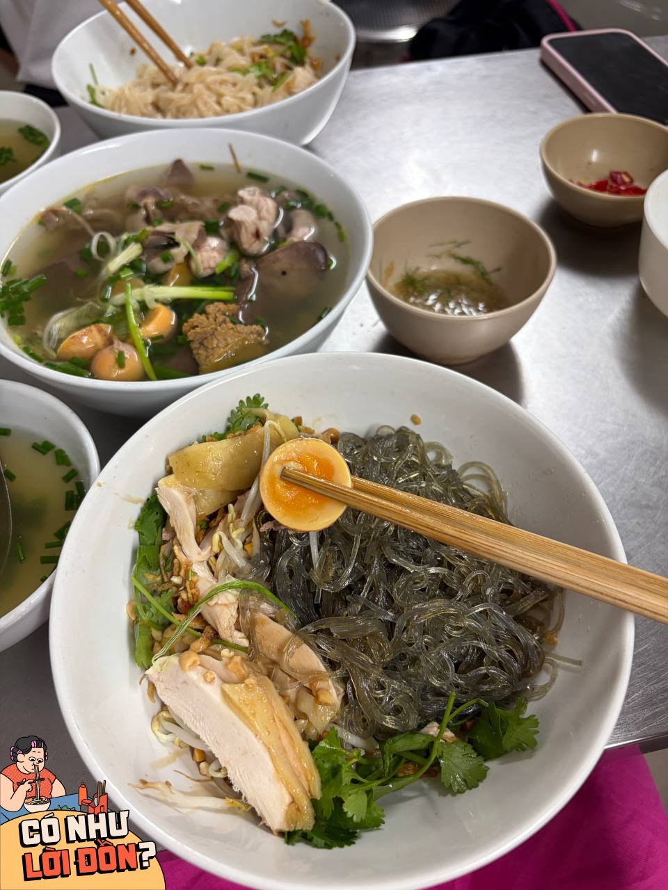 Phở g&agrave; H&agrave;ng H&ograve;m kh&ocirc;ng cần c&uacute;p Michelin vẫn thu h&uacute;t thực kh&aacute;ch đ&ocirc;ng đ&uacute;c mỗi ng&agrave;y - Ảnh 14.