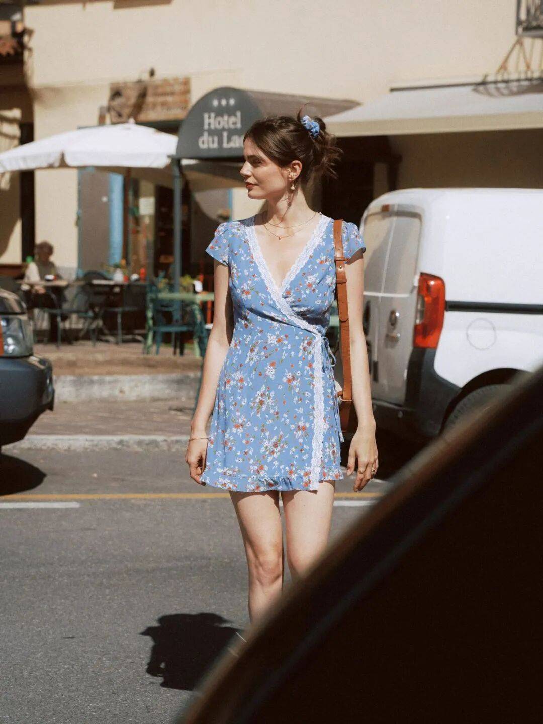 M&ugrave;a h&egrave; n&agrave;y, v&aacute;y tea dress m&agrave; phối c&ugrave;ng 