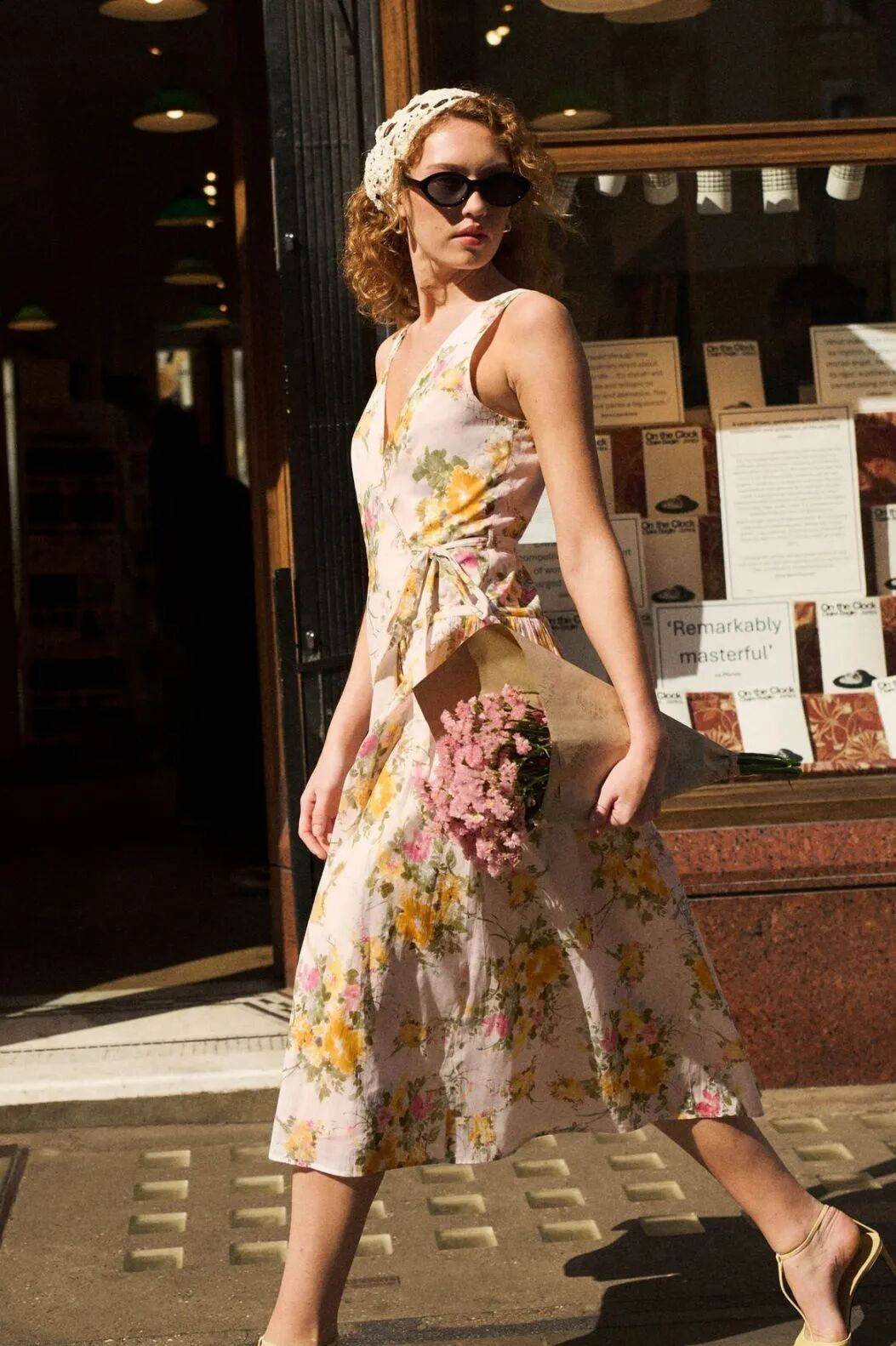 M&ugrave;a h&egrave; n&agrave;y, v&aacute;y tea dress m&agrave; phối c&ugrave;ng 