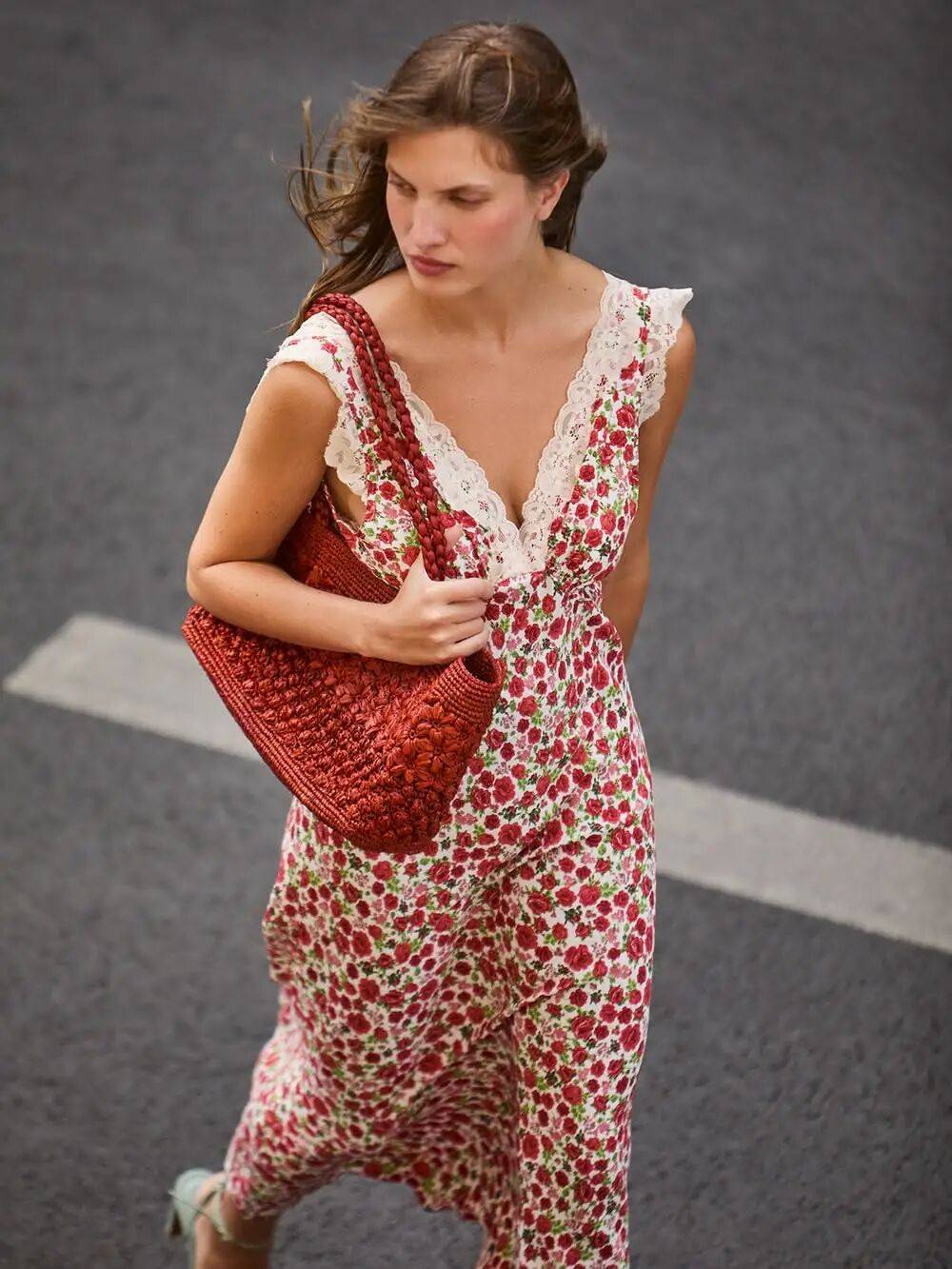 M&ugrave;a h&egrave; n&agrave;y, v&aacute;y tea dress m&agrave; phối c&ugrave;ng 