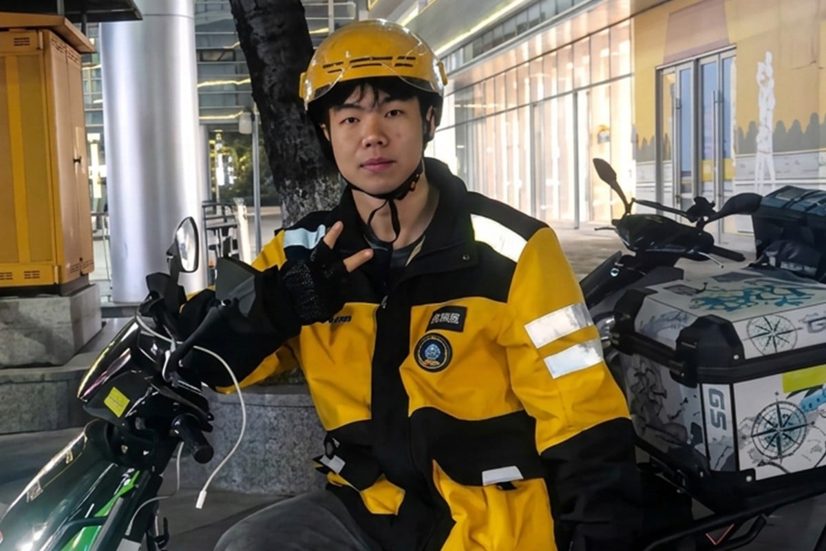 Shipper Jin Xiaowu qua đời khi cứu người: Nguyện vọng cuối đầy x&oacute;t xa - Ảnh 1.