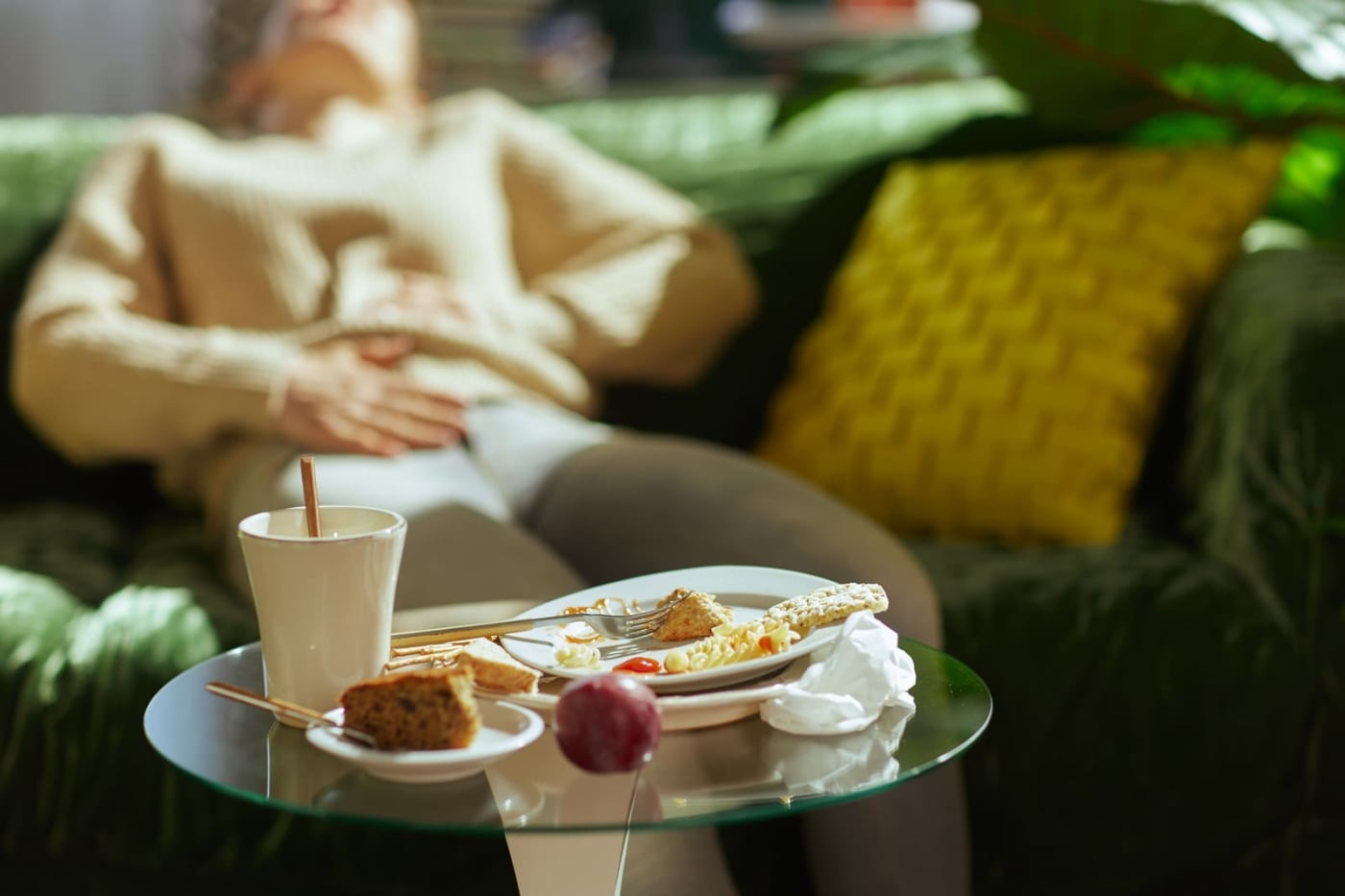 Ăn xong chỉ muốn ngủ gục? B&aacute;c sĩ giải m&atilde; hiện tượng 