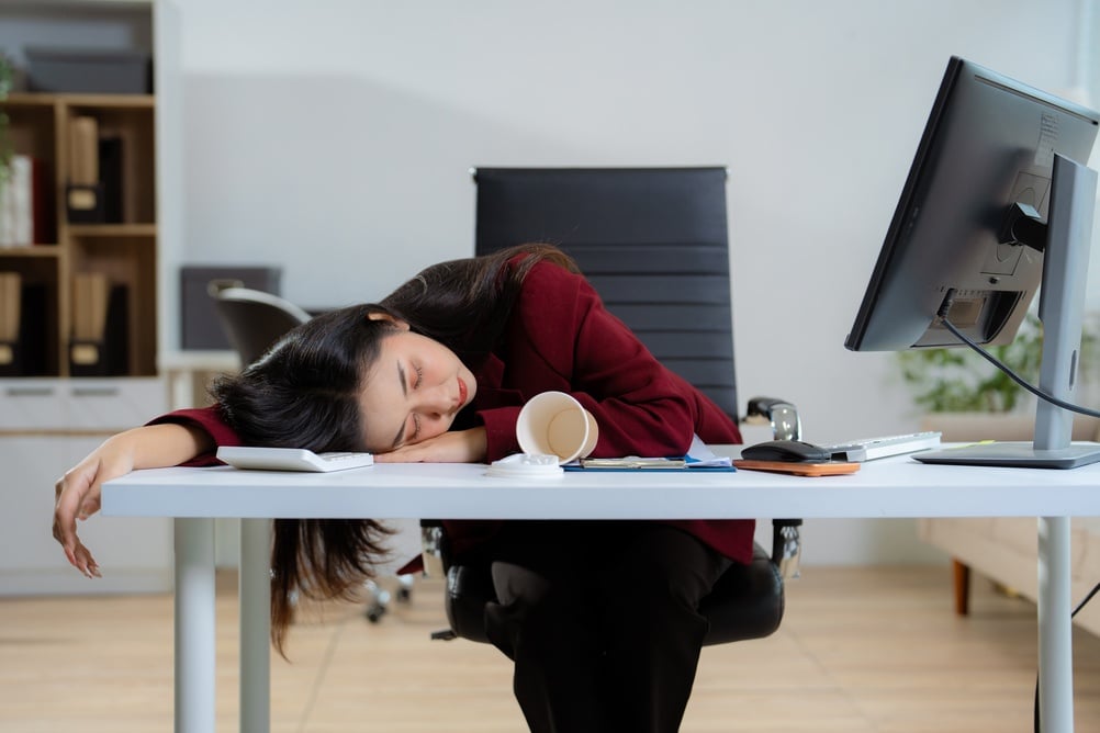 Ăn xong chỉ muốn ngủ gục? B&aacute;c sĩ giải m&atilde; hiện tượng 