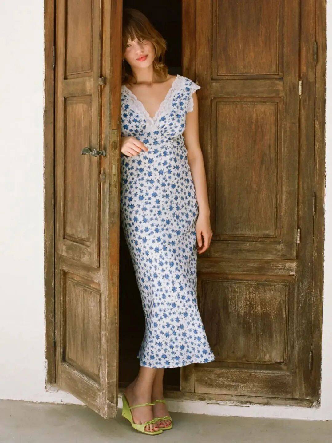 M&ugrave;a h&egrave; n&agrave;y, v&aacute;y tea dress m&agrave; phối c&ugrave;ng 