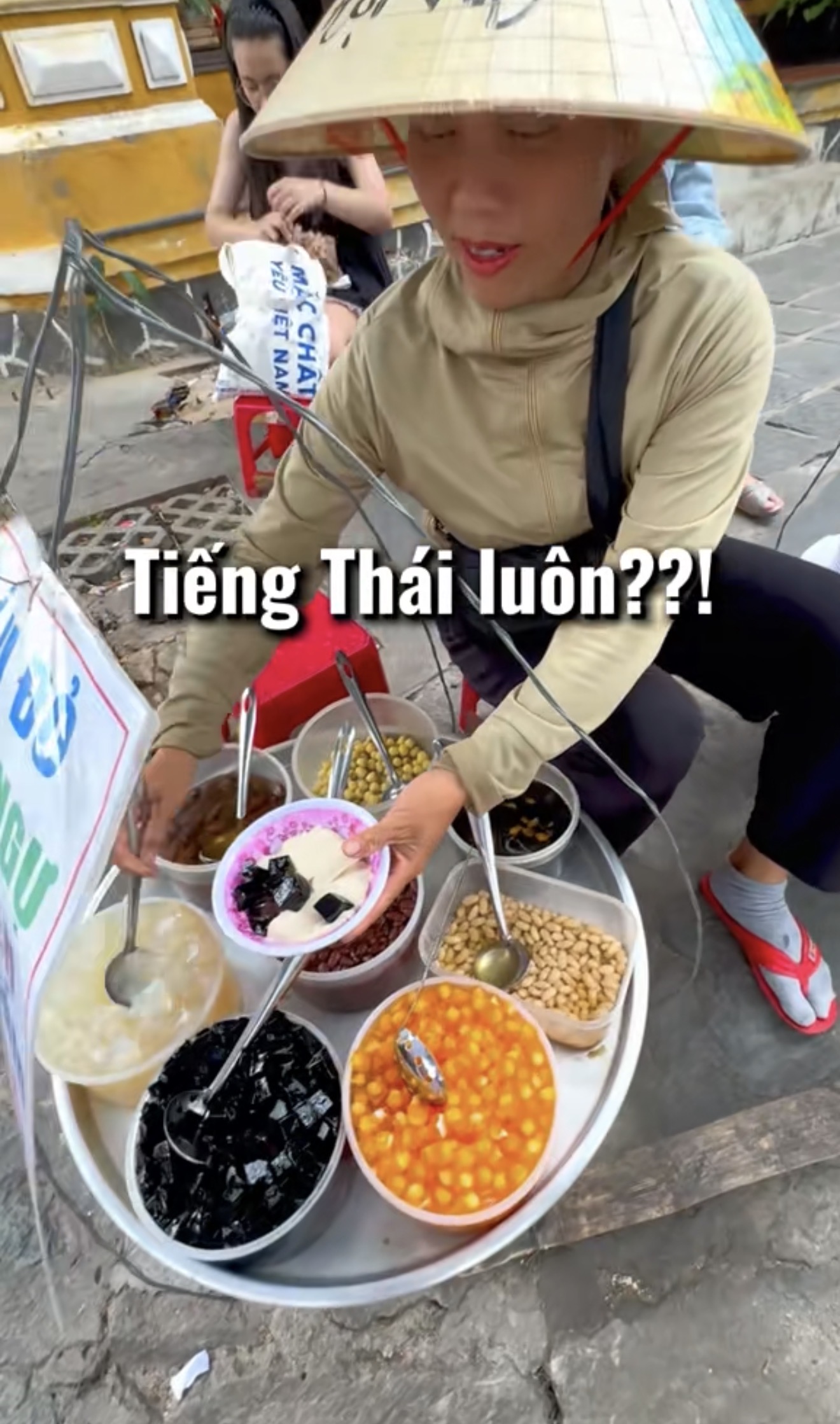 Chị g&aacute;i b&aacute;n t&agrave;u hũ Hội An n&oacute;i 5 thứ tiếng khiến giới trẻ phải suy nghĩ lại - Ảnh 3.