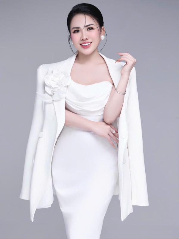 CEO Đỗ Th&uacute;y Hằng: Đỉnh cao của phụ nữ hiện đại l&agrave; l&agrave;m việc bằng đam m&ecirc; v&agrave; sống bằng hạnh ph&uacute;c - Ảnh 2.