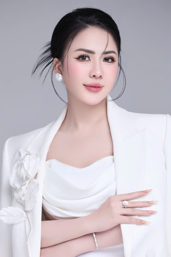 CEO Đỗ Th&uacute;y Hằng: Đỉnh cao của phụ nữ hiện đại l&agrave; l&agrave;m việc bằng đam m&ecirc; v&agrave; sống bằng hạnh ph&uacute;c - Ảnh 5.