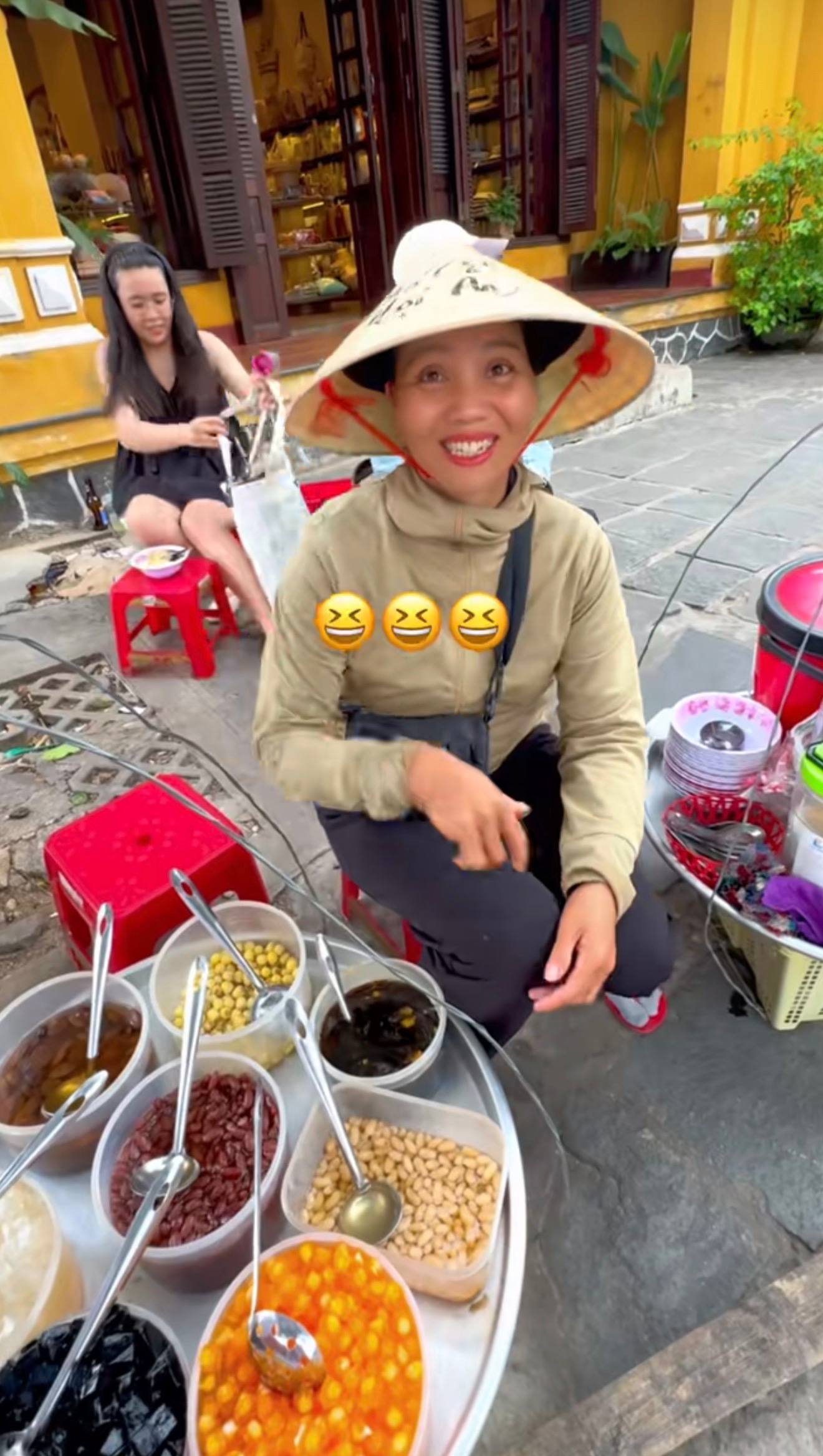 Chị g&aacute;i b&aacute;n t&agrave;u hũ Hội An n&oacute;i 5 thứ tiếng khiến giới trẻ phải suy nghĩ lại - Ảnh 6.