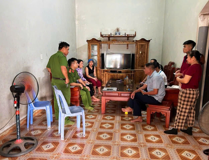 Con d&acirc;u bạo h&agrave;nh mẹ chồng gi&agrave; yếu ở Quảng Ninh g&acirc;y phẫn nộ trong cộng đồng - Ảnh 2.