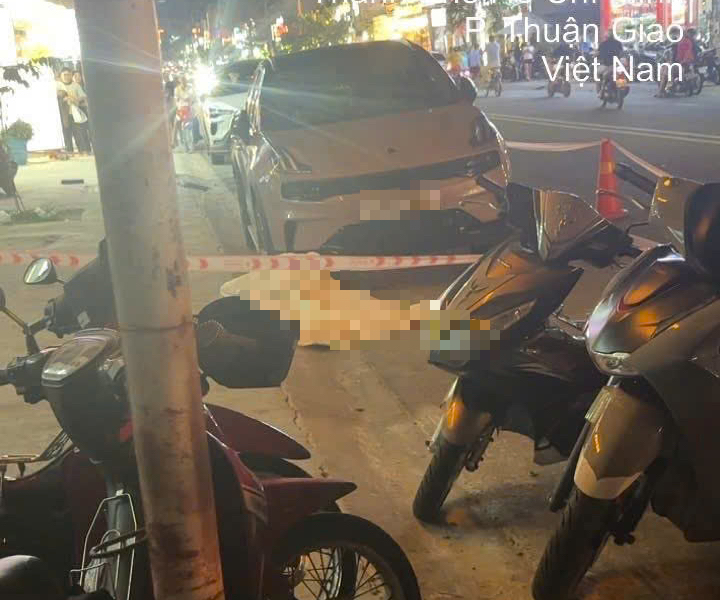 C&ocirc;ng an điều tra vụ kh&aacute;ch nước ng&ograve;ai tử vong trước kh&aacute;ch sạn ở TPHCM - Ảnh 1.