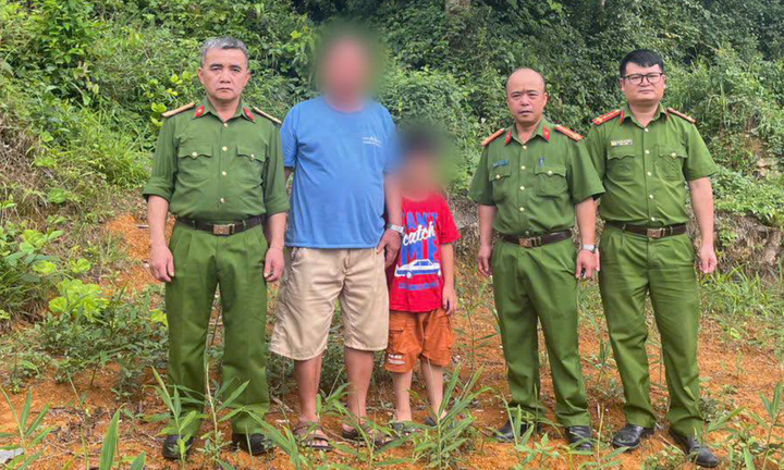 B&eacute; trai lạc ở H&agrave; Nội được t&igrave;m thấy an to&agrave;n sau 3 giờ t&igrave;m kiếm ở Đền Lũng C&uacute; - Ảnh 1.