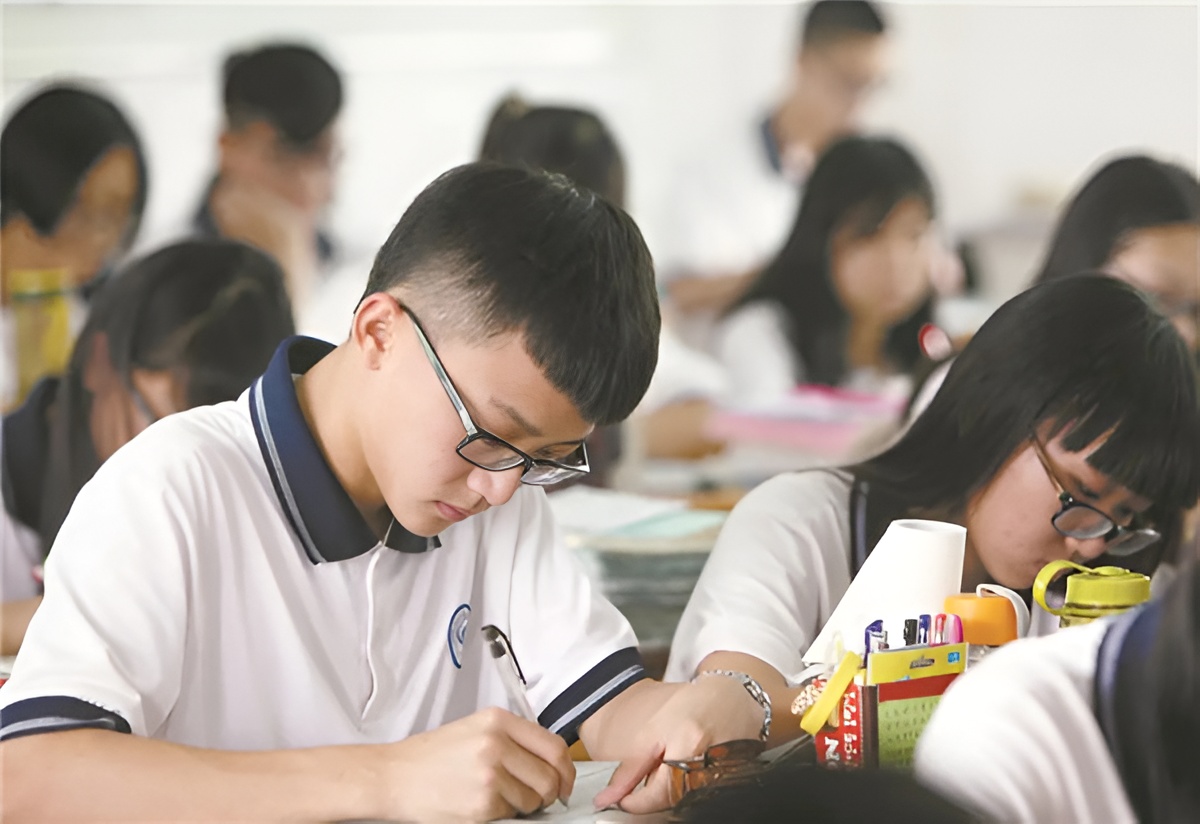 Cha của một sinh vi&ecirc;n xuất sắc ĐH top đầu thừa nhận: Kh&ocirc;ng &eacute;p con học th&ecirc;m, nhưng c&oacute; một nguy&ecirc;n tắc t&ocirc;i ki&ecirc;n quyết giữ đến c&ugrave;ng - Ảnh 1.