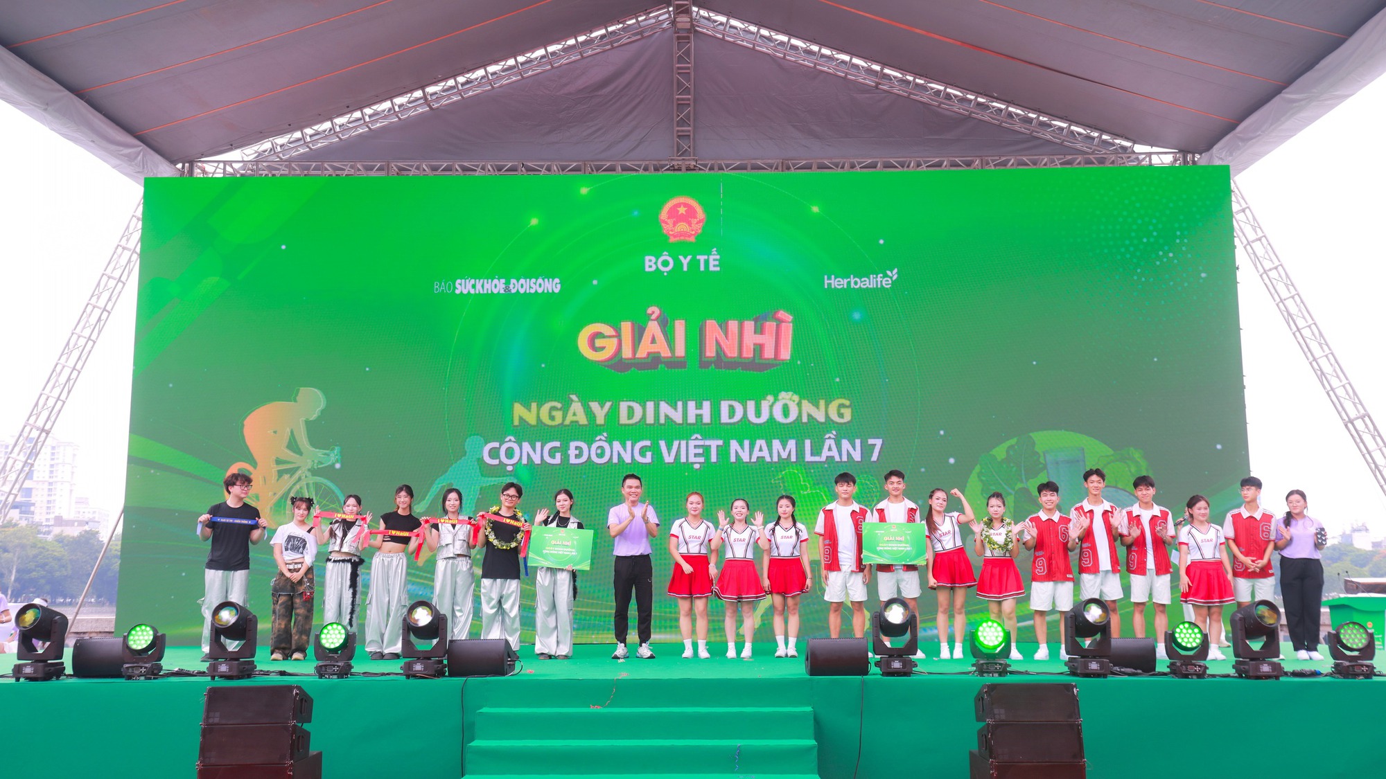Từ cảnh b&aacute;o của WHO đến s&acirc;n chơi &lsquo;Ng&agrave;y Dinh dưỡng cộng đồng&rsquo;: Herbalife Việt Nam tiếp sức người trẻ x&oacute;a bỏ nạn lười vận động - Ảnh 4.