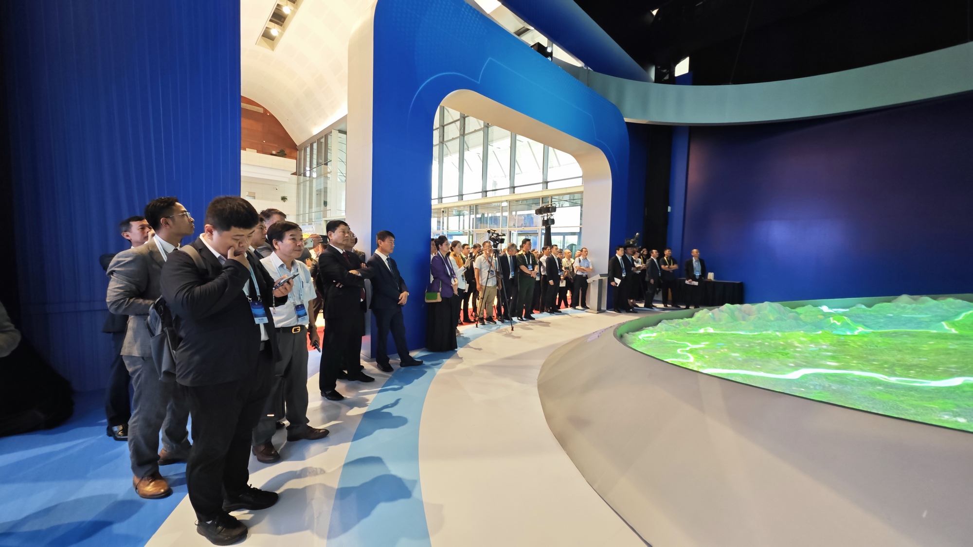 H&agrave; Nội c&ocirc;ng bố quy hoạch tổng thể tầm nh&igrave;n 100 năm v&agrave; x&uacute;c tiến đầu tư năm 2026 - Ảnh 1.