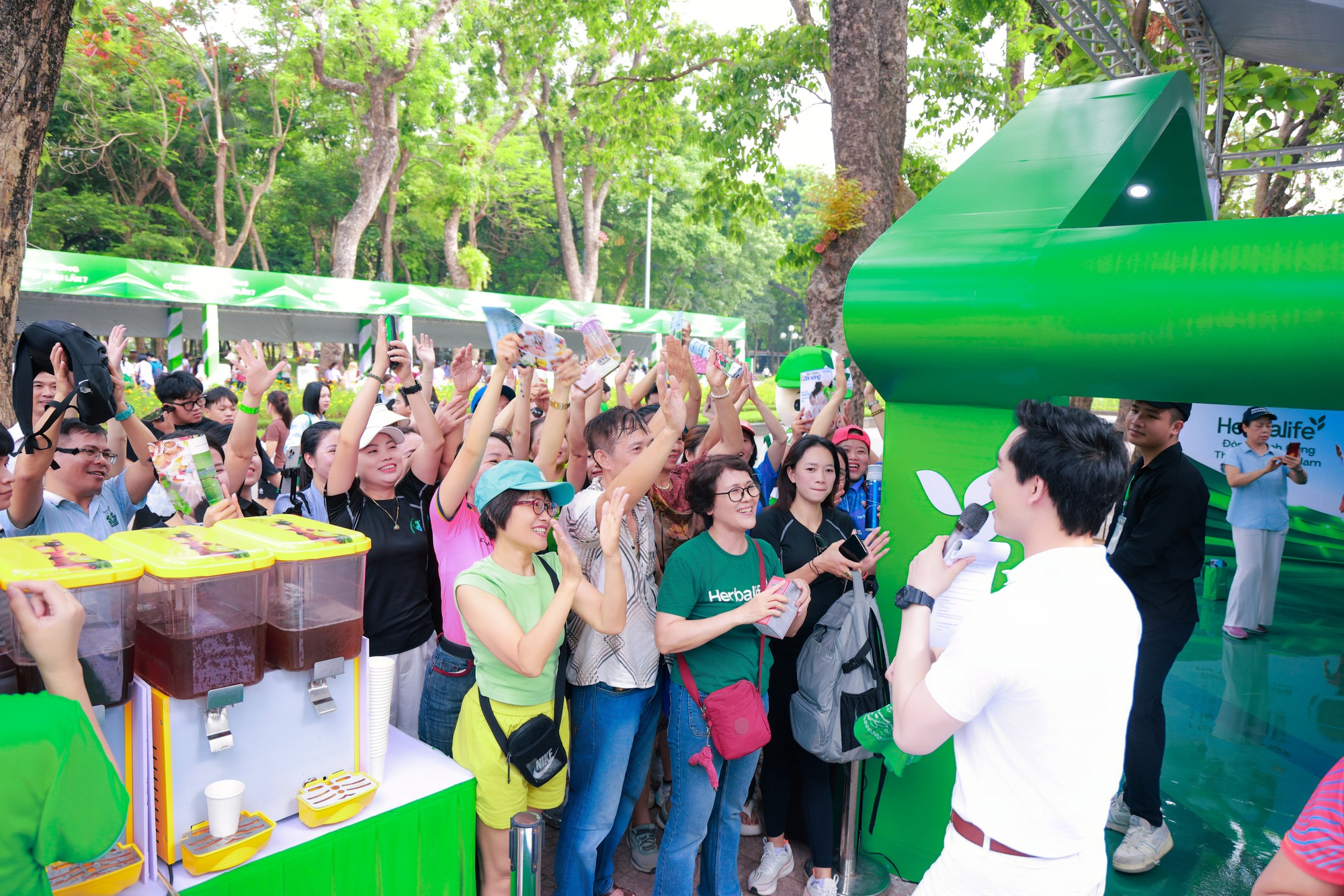 Từ cảnh b&aacute;o của WHO đến s&acirc;n chơi &lsquo;Ng&agrave;y Dinh dưỡng cộng đồng&rsquo;: Herbalife Việt Nam tiếp sức người trẻ x&oacute;a bỏ nạn lười vận động - Ảnh 3.