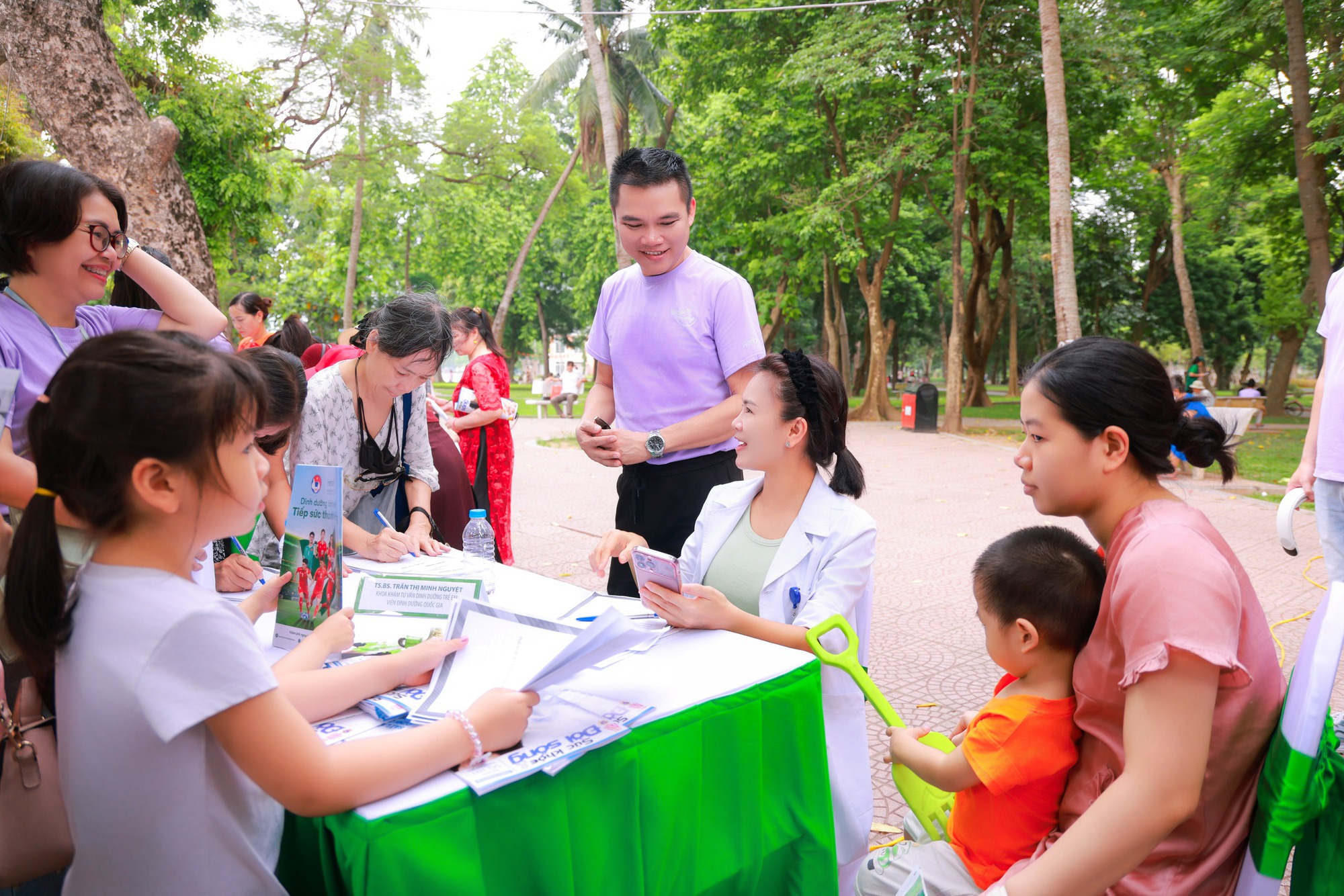 Từ cảnh b&aacute;o của WHO đến s&acirc;n chơi &lsquo;Ng&agrave;y Dinh dưỡng cộng đồng&rsquo;: Herbalife Việt Nam tiếp sức người trẻ x&oacute;a bỏ nạn lười vận động - Ảnh 2.
