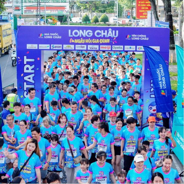 Hơn 2.000 th&agrave;nh vi&ecirc;n từ c&aacute;c gia đ&igrave;nh ba thế hệ c&ugrave;ng Trường Giang, Lương Thế Th&agrave;nh, L&ecirc; Phương khuấy động Ng&agrave;y hội gia đ&igrave;nh Long Ch&acirc;u - Ảnh 9.