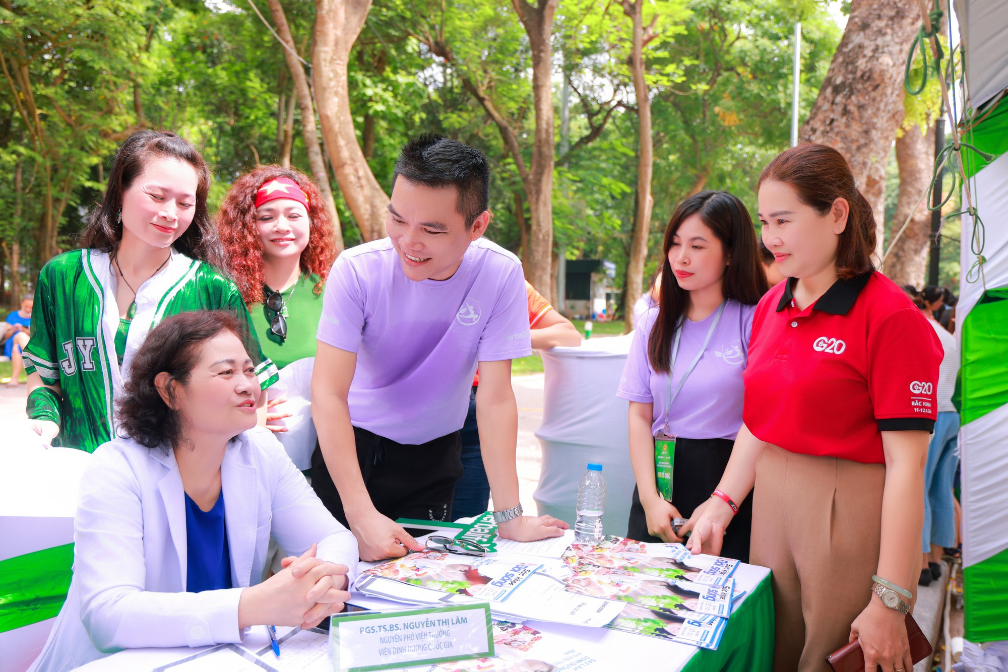Từ cảnh b&aacute;o của WHO đến s&acirc;n chơi &lsquo;Ng&agrave;y Dinh dưỡng cộng đồng&rsquo;: Herbalife Việt Nam tiếp sức người trẻ x&oacute;a bỏ nạn lười vận động - Ảnh 1.