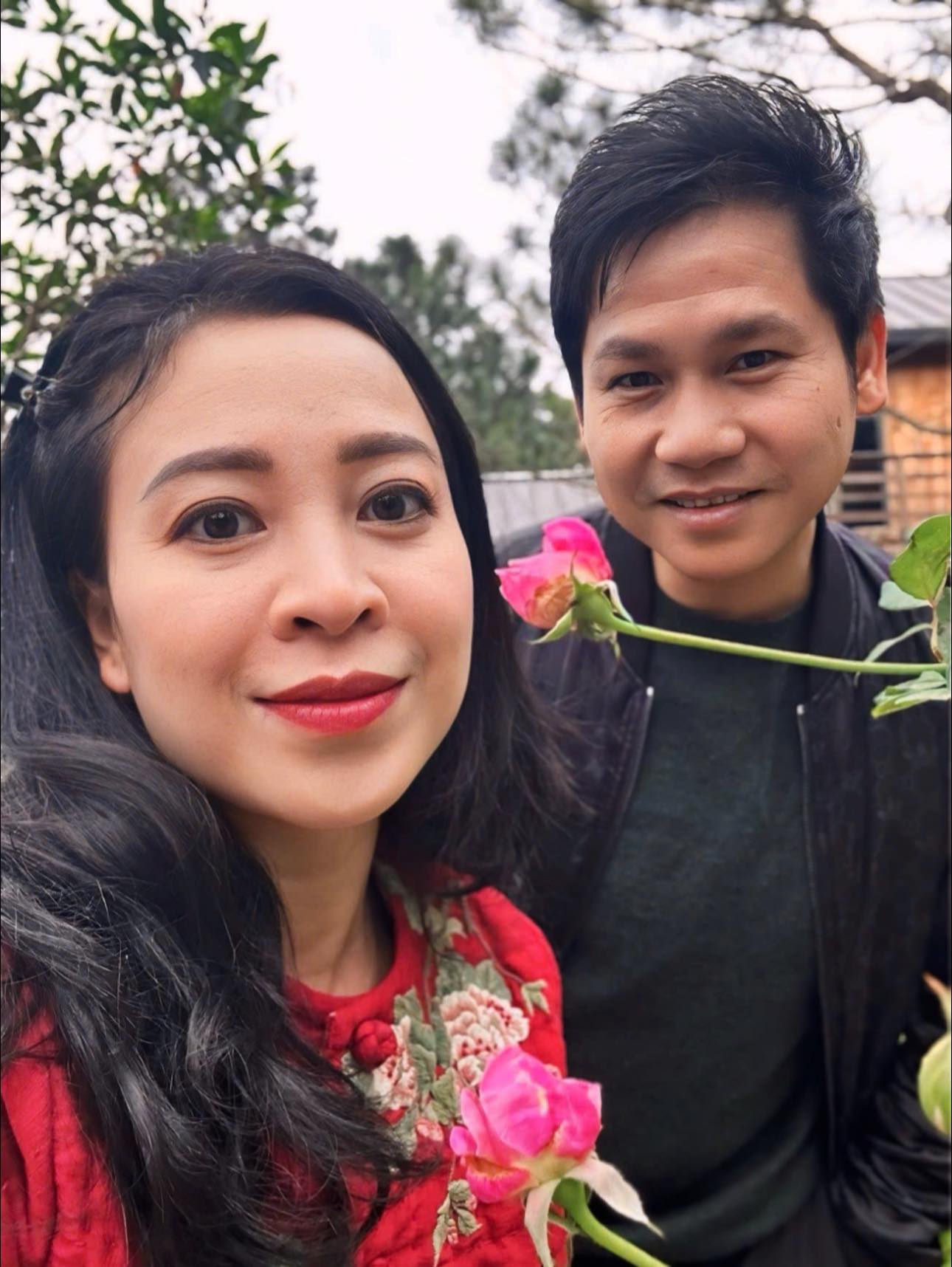 Nhan sắc vợ vừa đẹp, vừa giỏi của 