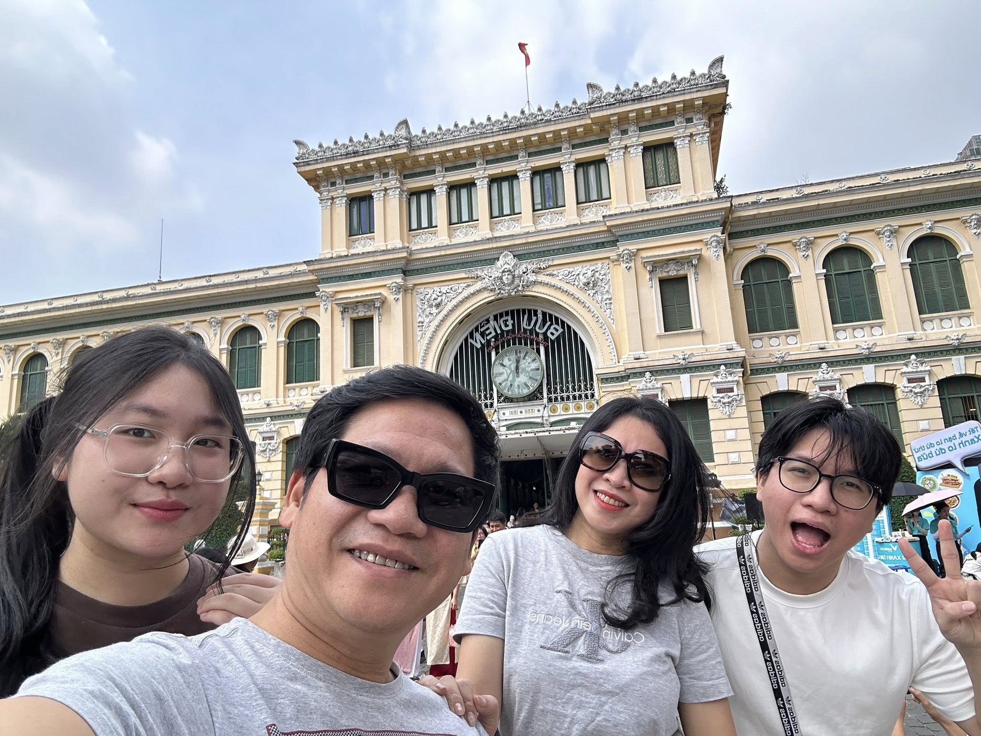 Nhan sắc vợ vừa đẹp, vừa giỏi của 