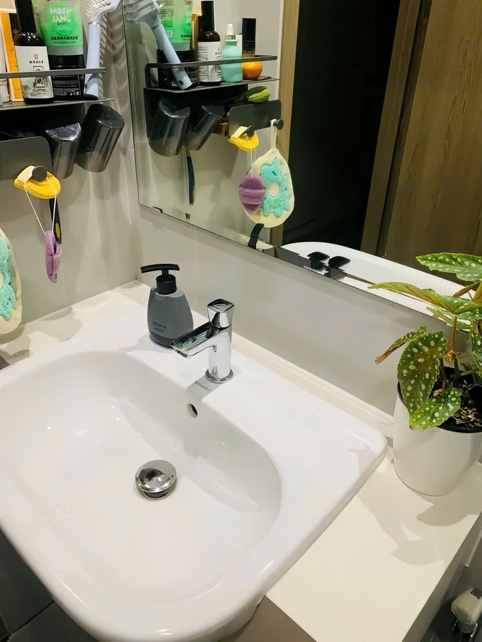 Từ mê mỹ phẩm sang mê dọn dẹp, mẹ đảm ở Hà Nội khiến nhiều người bất ngờ với ngôi nhà luôn sạch như mới- Ảnh 20. Từ mê mỹ phẩm sang mê dọn dẹp, mẹ đảm ở Hà Nội khiến nhiều người bất ngờ với ngôi nhà luôn sạch như mới- Ảnh 20.