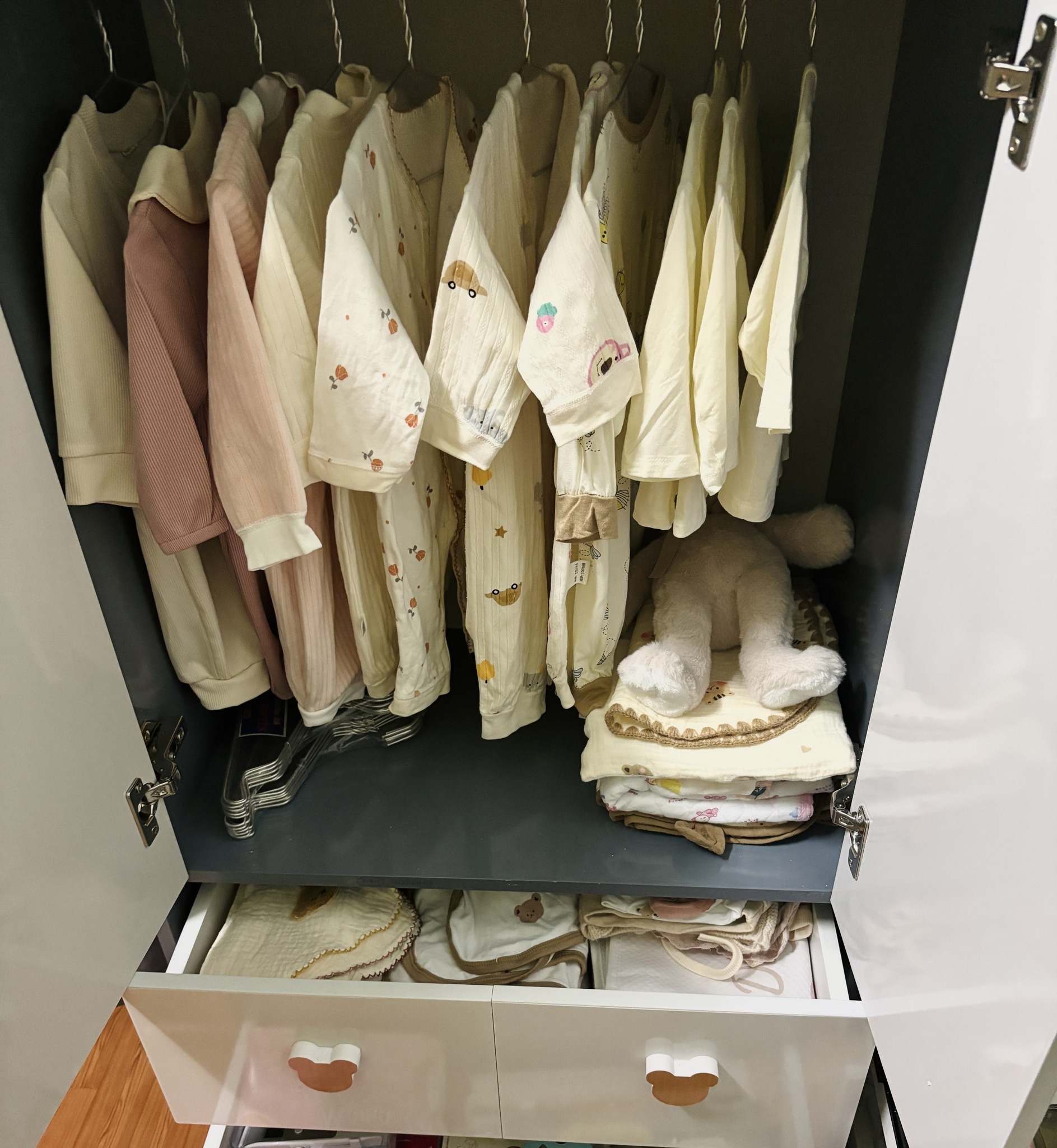 Từ mê mỹ phẩm sang mê dọn dẹp, mẹ đảm ở Hà Nội khiến nhiều người bất ngờ với ngôi nhà luôn sạch như mới- Ảnh 11. Từ mê mỹ phẩm sang mê dọn dẹp, mẹ đảm ở Hà Nội khiến nhiều người bất ngờ với ngôi nhà luôn sạch như mới- Ảnh 11.