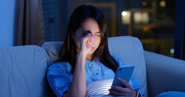 Ướt mưa 10 ph&uacute;t, người phụ nữ 
