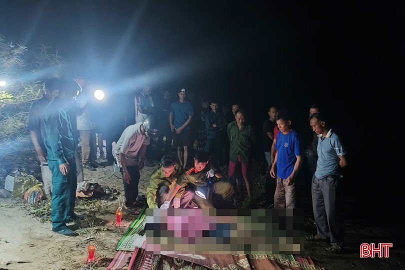 Vụ lật thuyền tr&ecirc;n s&ocirc;ng Ng&agrave;n Phố khiến 4 người trong gia đ&igrave;nh tử vong thương t&acirc;m tại H&agrave; Tĩnh - Ảnh 1.