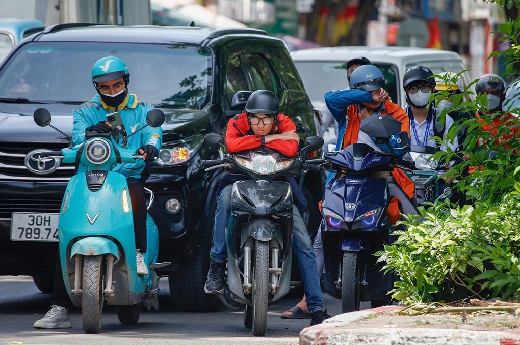 Ứng dụng Quanh t&ocirc;i hỗ trợ người đi xe xăng t&igrave;m cửa h&agrave;ng xăng dầu gần nhất - Ảnh 1.