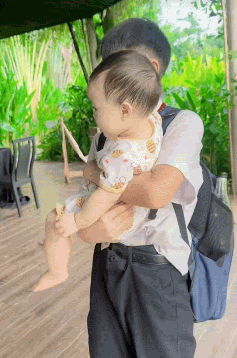 Mới chớm h&egrave; m&agrave; "khối nghỉ h&egrave;" đ&atilde; khiến ba mẹ ph&aacute;t hoảng, Quỳnh Lương t&aacute; hỏa khi con trai mang "b&eacute; Na" về nghịch- Ảnh 8.