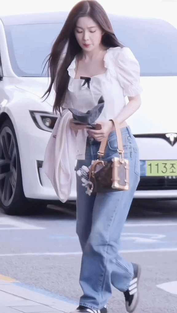 Nữ thần cả đời kh&ocirc;ng biết mặc xấu l&agrave; g&igrave;: Vĩnh viễn l&agrave; ngoại lệ của showbiz - Ảnh 5.