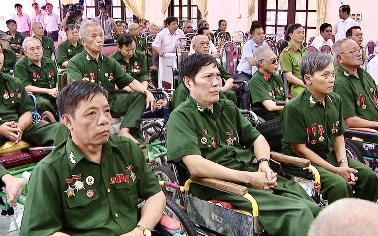 Đề xuất tăng h&agrave;ng loạt chế độ ưu đ&atilde;i người c&oacute; c&ocirc;ng - Ảnh 1.