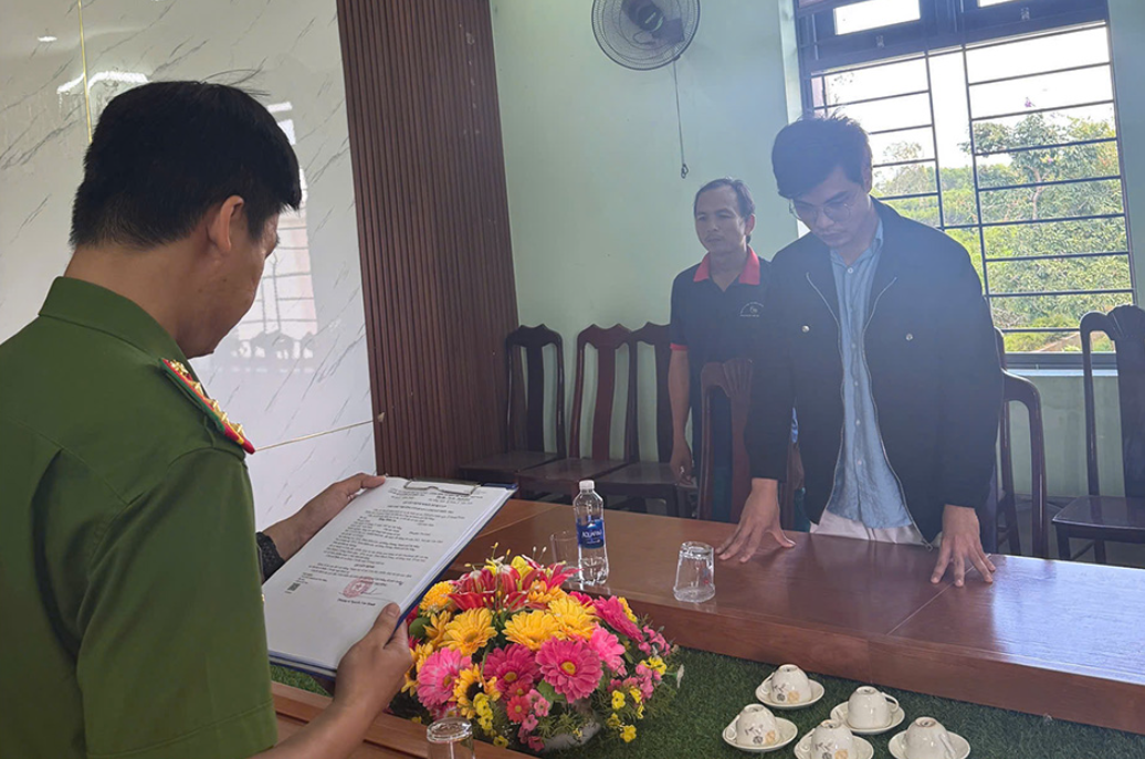 Lừa đảo t&igrave;nh cảm qua mạng: Người đ&agrave;n &ocirc;ng H&agrave; Nội mất 1,5 tỷ đồng v&igrave; bạn g&aacute;i giả - Ảnh 1.