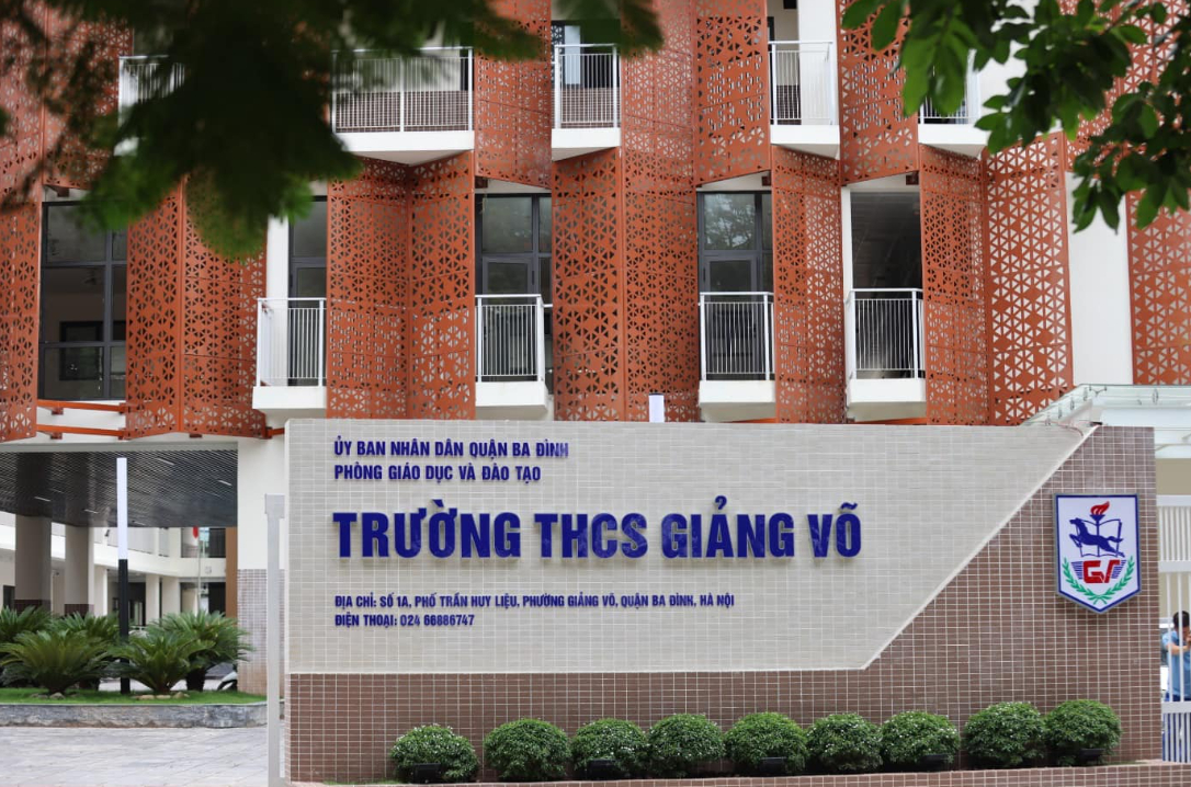 Ng&ocirc;i trường vừa c&oacute; một lớp tận 20 em đỗ THPT chuy&ecirc;n: Giải thưởng từ trong nước đến quốc tế, học sinh đến lớp mang laptop thay vở! - Ảnh 1.