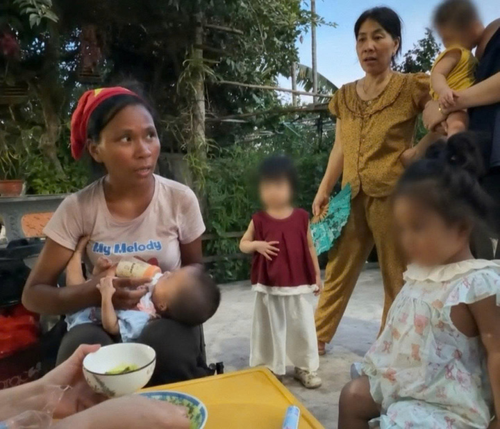 Theo d&otilde;i h&agrave;nh tr&igrave;nh mẹ v&agrave; 2 con nhỏ xuy&ecirc;n miền Trung giữa nắng n&oacute;ng 40 độ C - Ảnh 2.