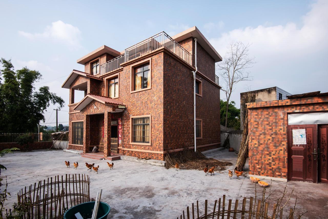 Chi gần 2,5 tỷ đồng x&acirc;y nh&agrave; ở qu&ecirc;, người đ&agrave;n &ocirc;ng đ&uacute;c kết 4 b&agrave;i học đắt gi&aacute;: 