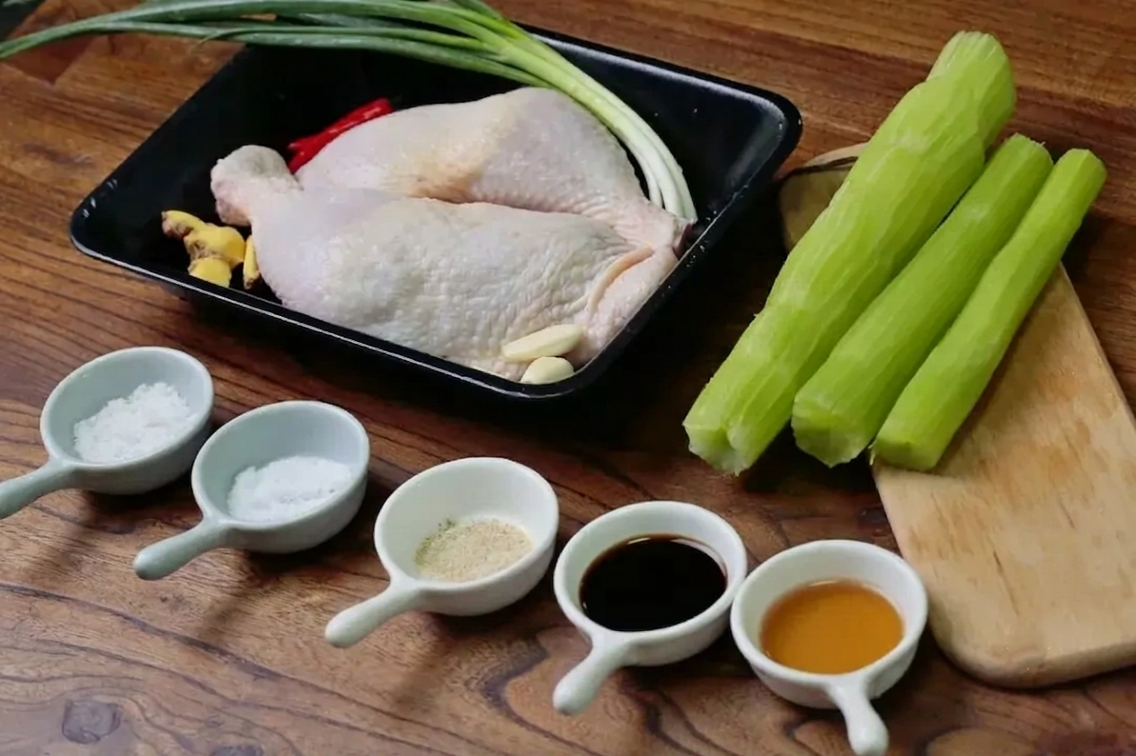 D&ugrave;ng nồi cơm điện nấu m&oacute;n thịt g&agrave; kiểu n&agrave;y thơm lừng  - Ảnh 1.